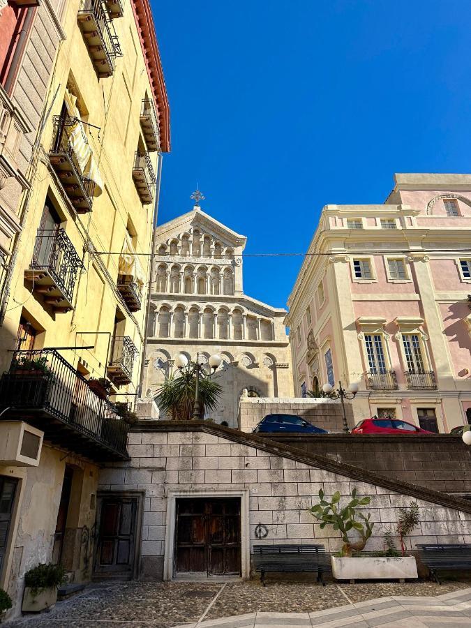 ホテル Piazza Carlo Alberto カリアリ エクステリア 写真